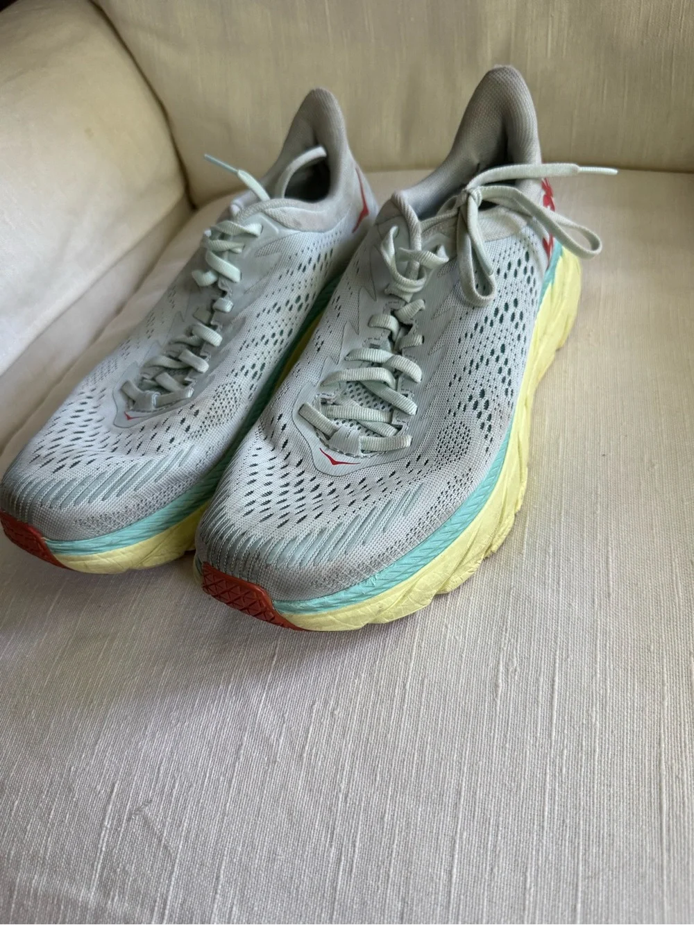 Hoka One One Clifton 7 running shoes in a light mint green colorway size 9.5 - Picture 4 of 9